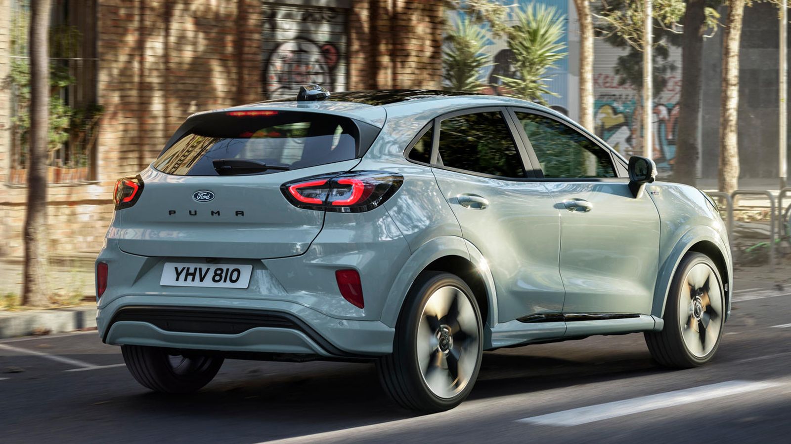 Το Ford Puma προσφέρεται στην Ελλάδα σε πέντε εξοπλιστικές εκδόσεις και συγκεκριμένα τις Titanium, ST-Line, ST-Line X, Sound Edition, αλλά και στην σπ